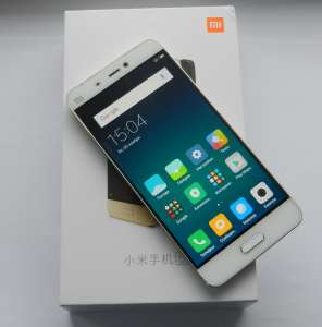 Xiaomi Mi5 3/32GB White  -  1